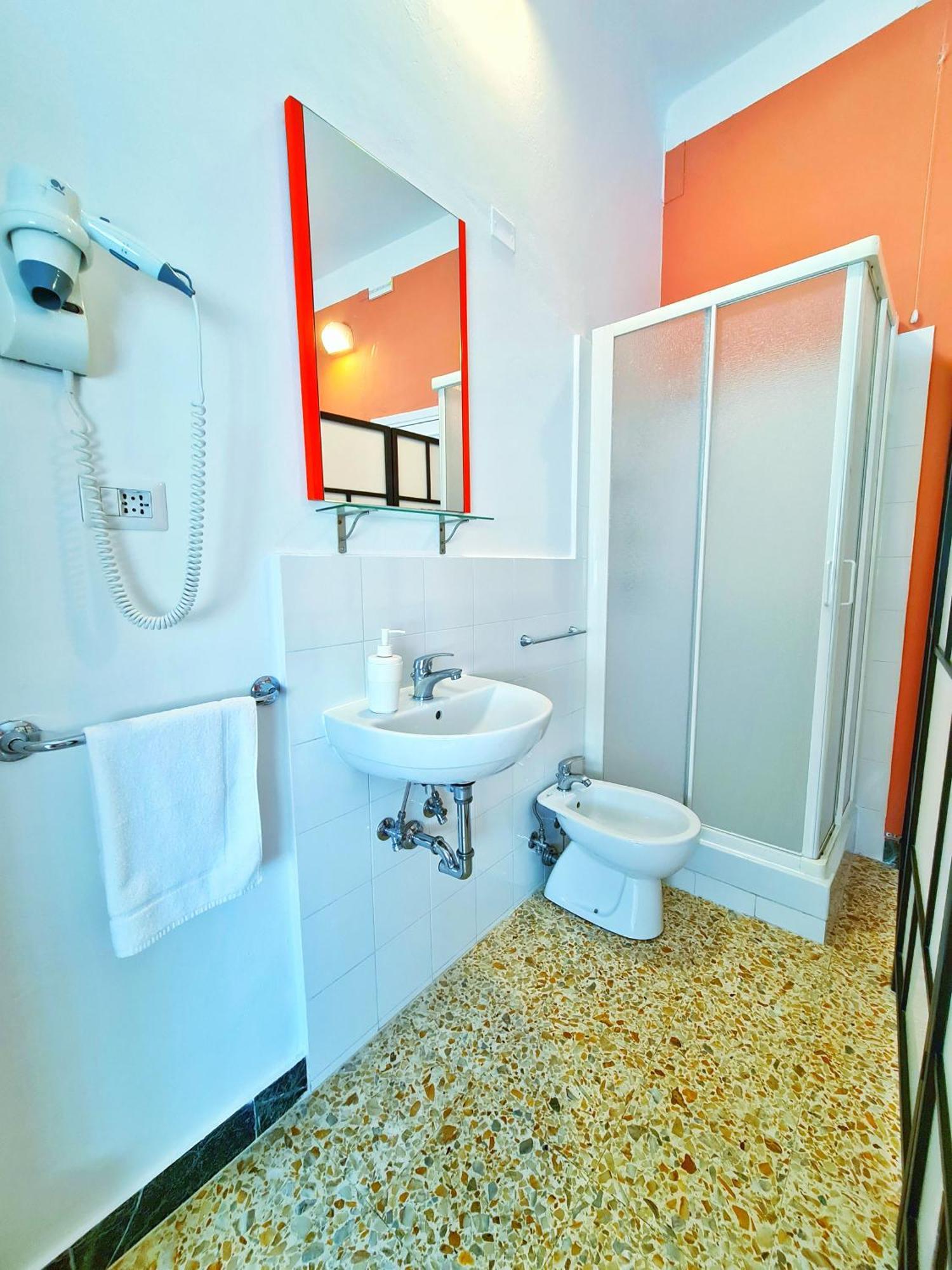 Lc Rooms Pise Extérieur photo